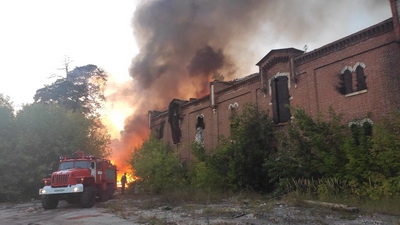 В Касимове загорелось здание сетевязальной фабрики